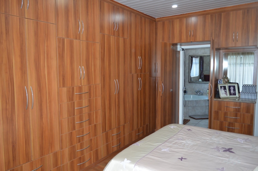 4 Bedroom Property for Sale in Flamwood North West